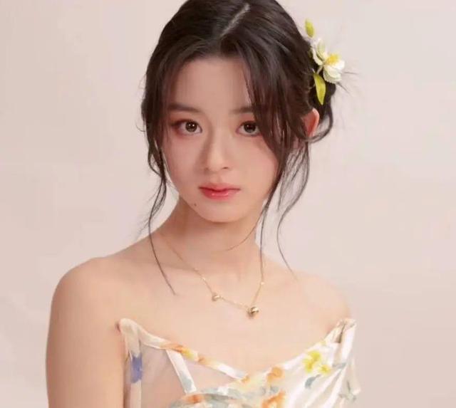 耳环引全网破案！父亲公务员履历被扒PG麻将胡了网站入口黄杨钿甜天价(图4)