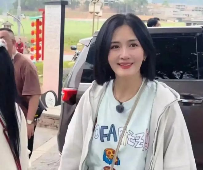 当红女星深夜买小吃一个动作让全网点赞麻将胡了2试玩模拟器谢娜夜市偶遇记：(图1)